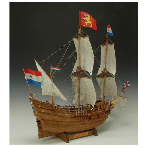 Сборная модель корабля от Woody Joe (Япония), Half Moon, 730х250х730 мм, М.1:40