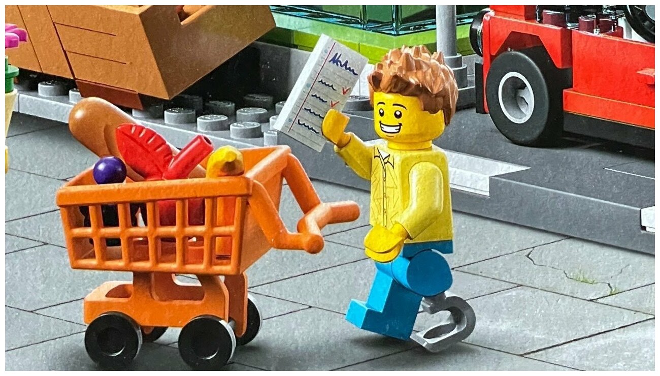 Конструктор LEGO City "Продуктовый магазин" 60347 - фото №4