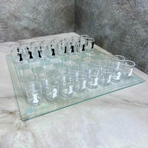 шахматы со стопками 32 рюмки Пьяные шахматы, средние, доска стеклянная, стопки из пластика