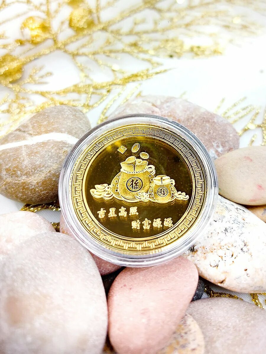 Лошадь с подарками золотая 1 шт. — фото 1