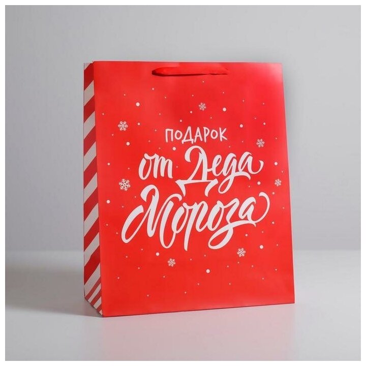 Пакет ламинированный вертикальный «Подарок от Деда Мороза» XL 40 × 49 × 19 см