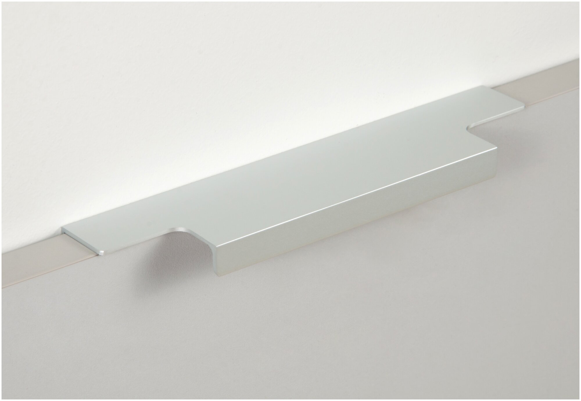 Мебельная ручка торцевая RAY, длина - 197 мм, установочный размер - 160 мм, цвет - Сатиновый хром, RT109SC - фотография № 3