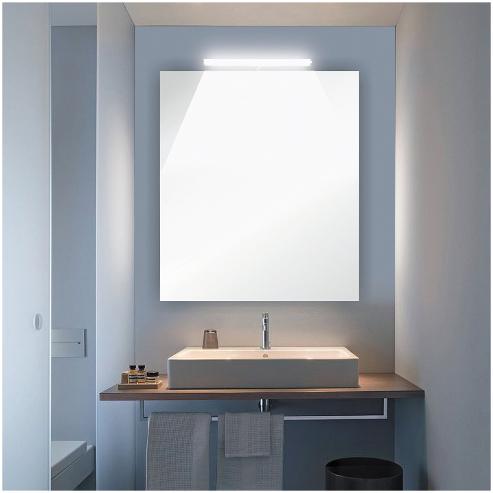 Декоративный светильник для подсветки зеркал или картин / Настенный светильник с хромированным корпусом / Дополнительное освещение для ванной комнаты с дневным цветом свечения 4000К / 540Лм / SMD 2835 - фотография № 3
