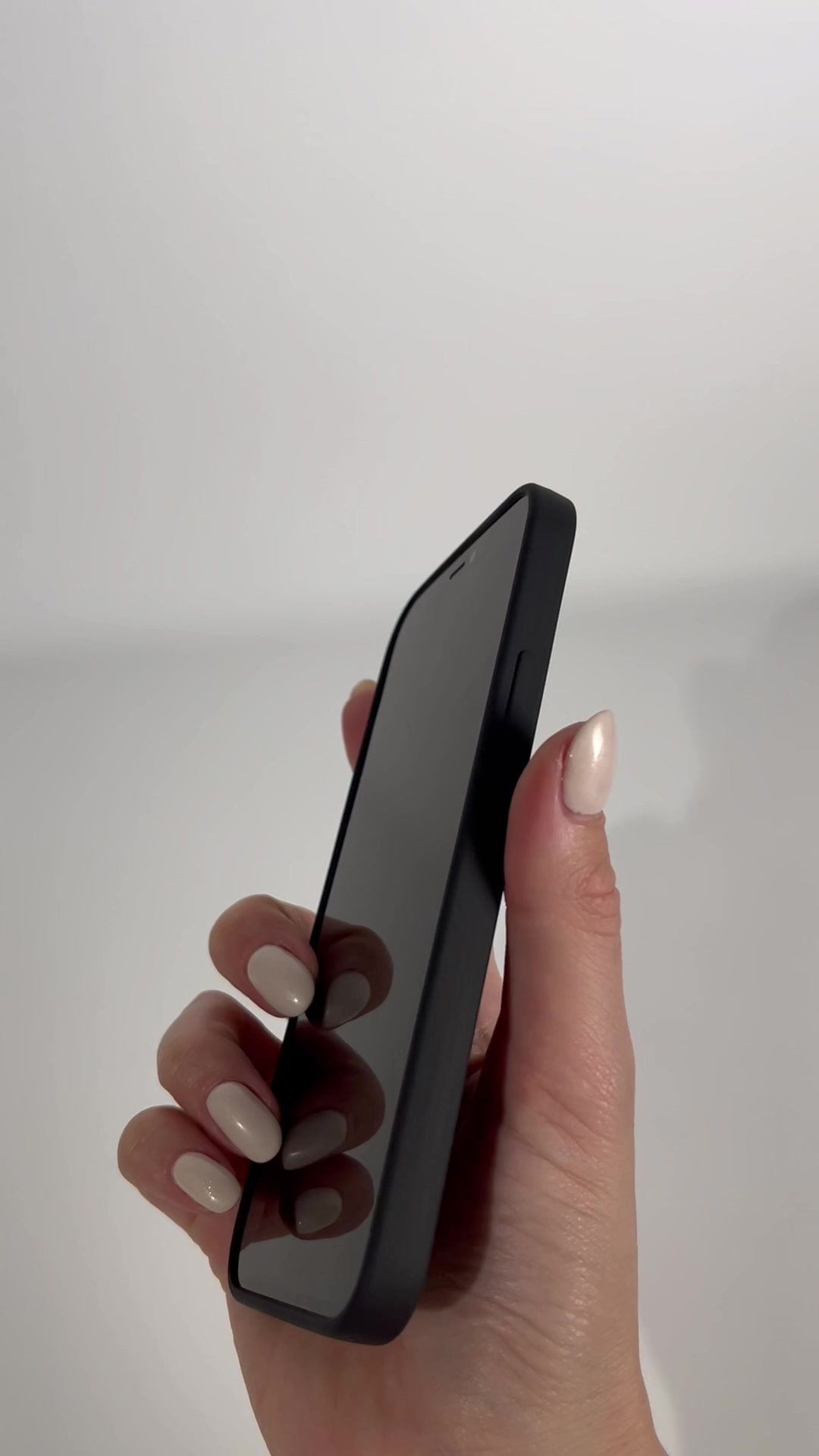 Чехол на iPhone 12/12 Pro черный матовый / Накладка на Айфон 12/12 Про — фото 1