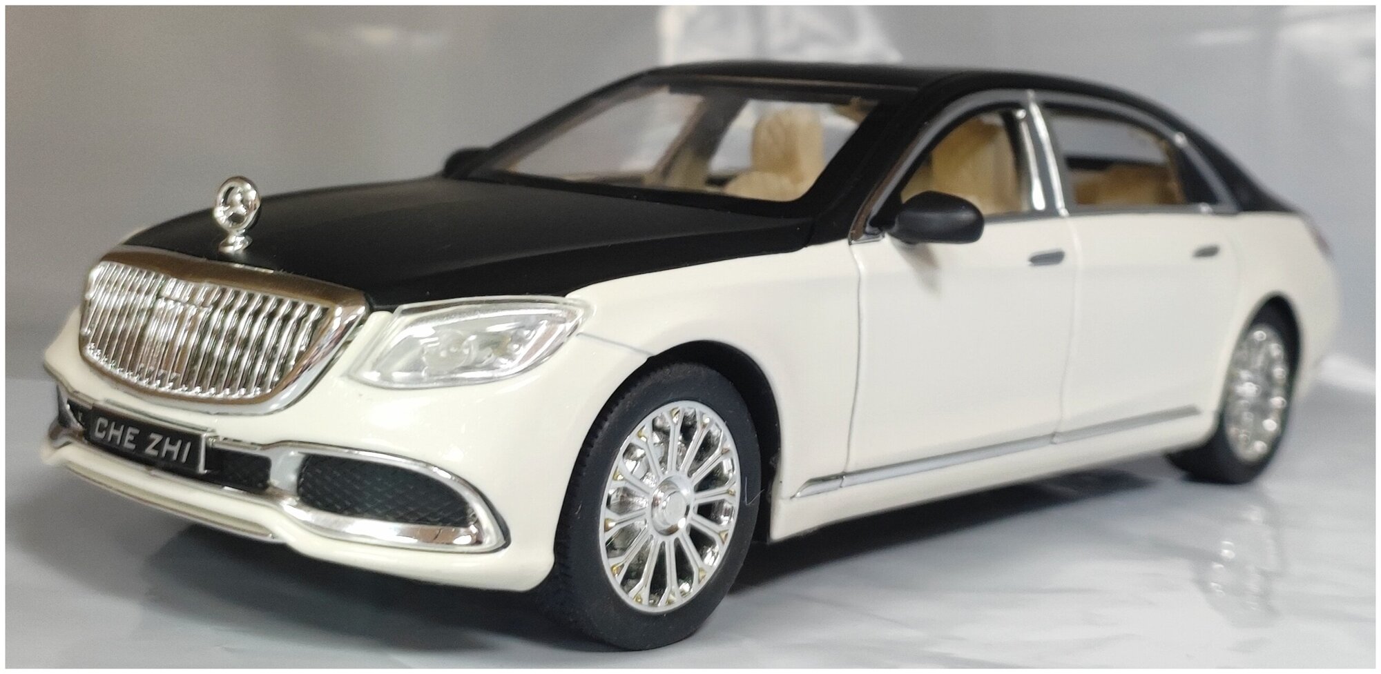 Машинка Мерседес Майбах Mercedes-Benz Maybach металлическая 1:24