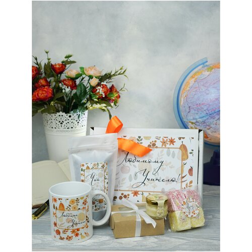 Подарочный набор чая и сладостей с кружкой 
