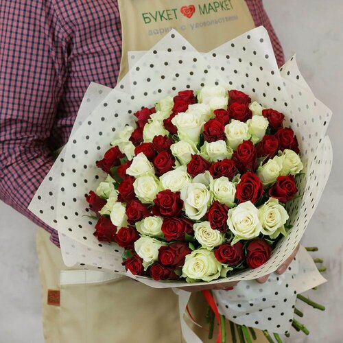 Изображение товара Букет живых цветов из 65 микс кенийских роз 50см микс от Букет Маркет