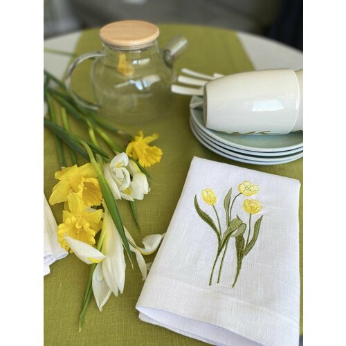 Набор сервировочных салфеток с вышивкой 