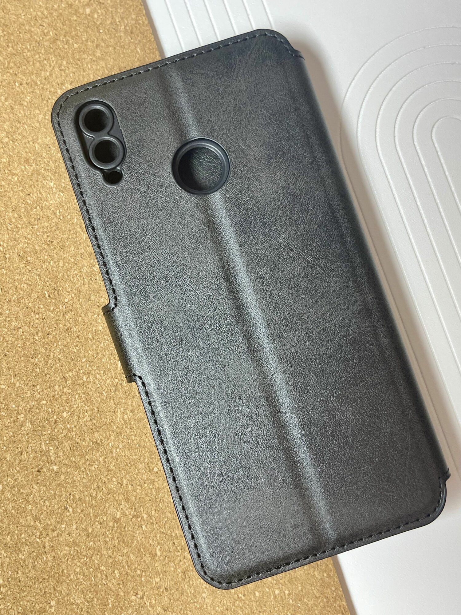 Чехол книжка для Honor 8x кожаный с магнитной застежкой / Хонор 8 икс с хлястиком , с функцией подставки , черный — фото 1