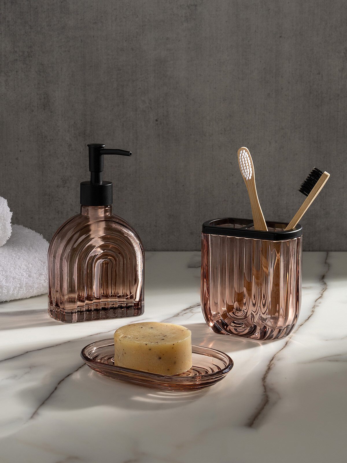 Мыльница DeNASTIA 14x9x2см, овальная, стекло, цвет коричневый — фото 1