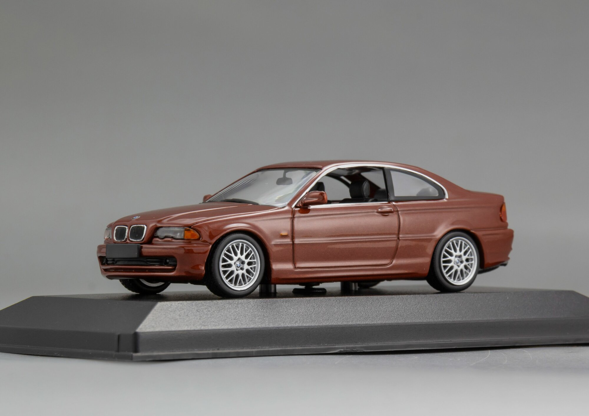 Масштабная модель BMW 3er Coupe (E46) 1999 — фото 1