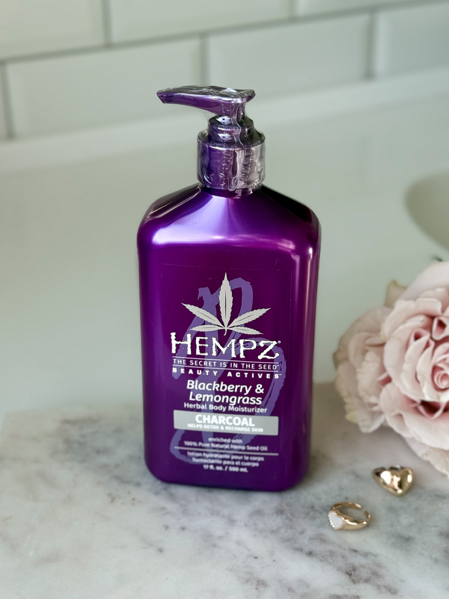 Картинки Hempz Beauty Blackberry & Lemongrass Moisturizer - Молочко для тела разглаживающее Ежевика и Лемонграсс 500мл