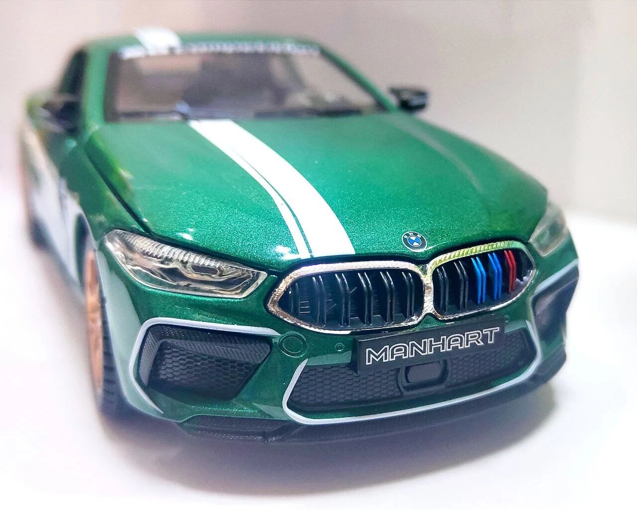 Машинка игрушка BMW m8 Sport со звуковыми и световыми эффектами металлическая 1:24
