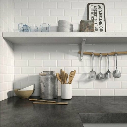 Керамическая плитка SURFACE, белая, глазурованная, с фацетом 10х20 см, 1,026 кв. м.