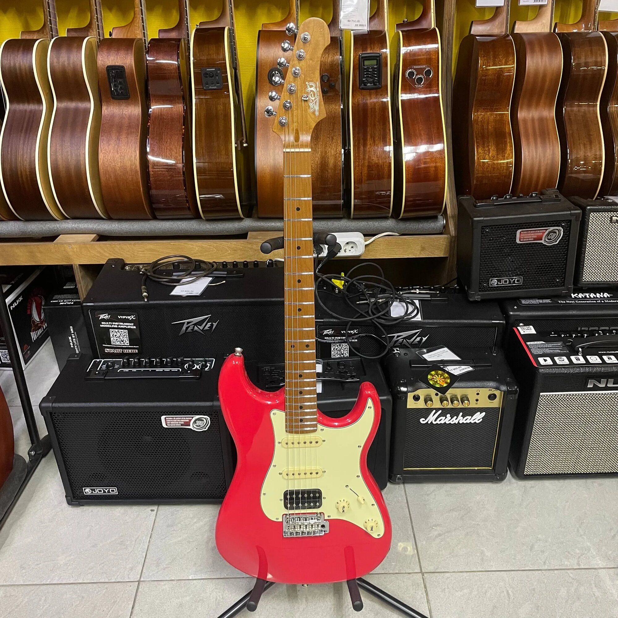 Электрогитара JET Guitars JS-400 Stratocaster HSS Maple FB Coral Red — фото 1