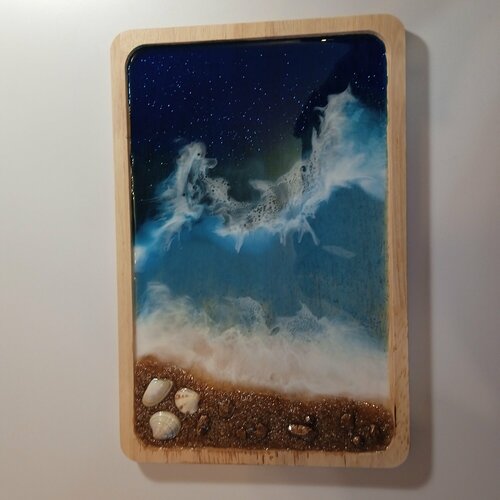 Поднос сервировочный с декоративным покрытием из эпоксидной смолы