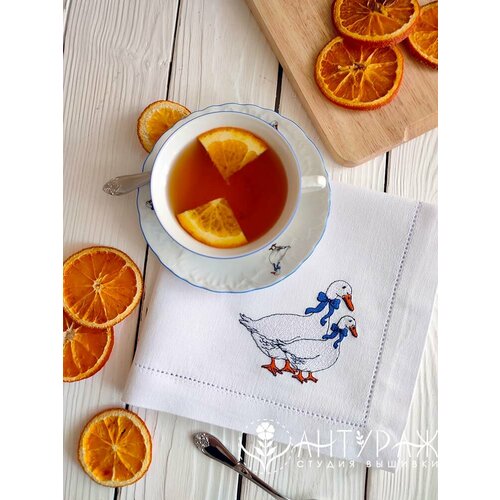 Текстильный сувенир Салфетка с вышивкой Гуси и мережкой 4343см от ANTURAG-VISHIVKA 760₽