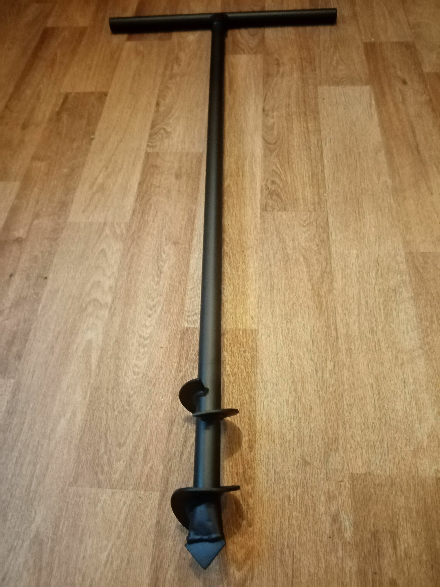 Бур садовый D-80мм x1 метр Т-образная рукоятка металлический чёрный