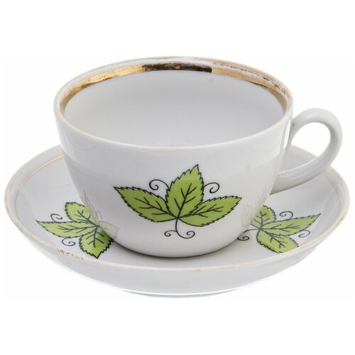 Чайная пара, украшенная изображениями листов, фарфор, деколь, золочение, Кузяевский фарфоровый завод (Кузяевск), СССР, 1963-1991 гг.