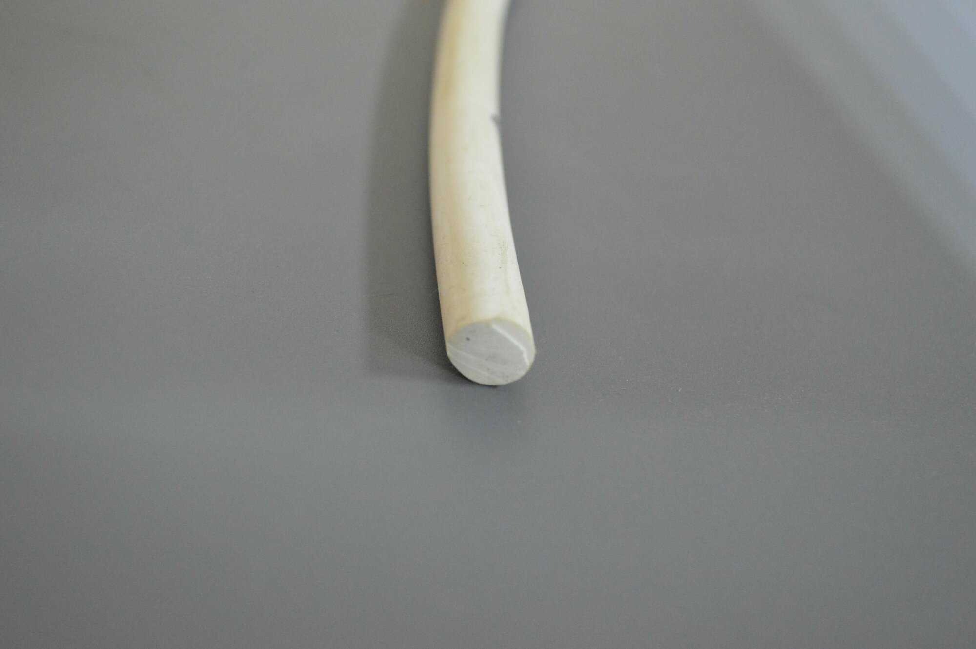 Шнур уплотнительный из вакуумной резины диаметр 6 мм, длина 1 метр