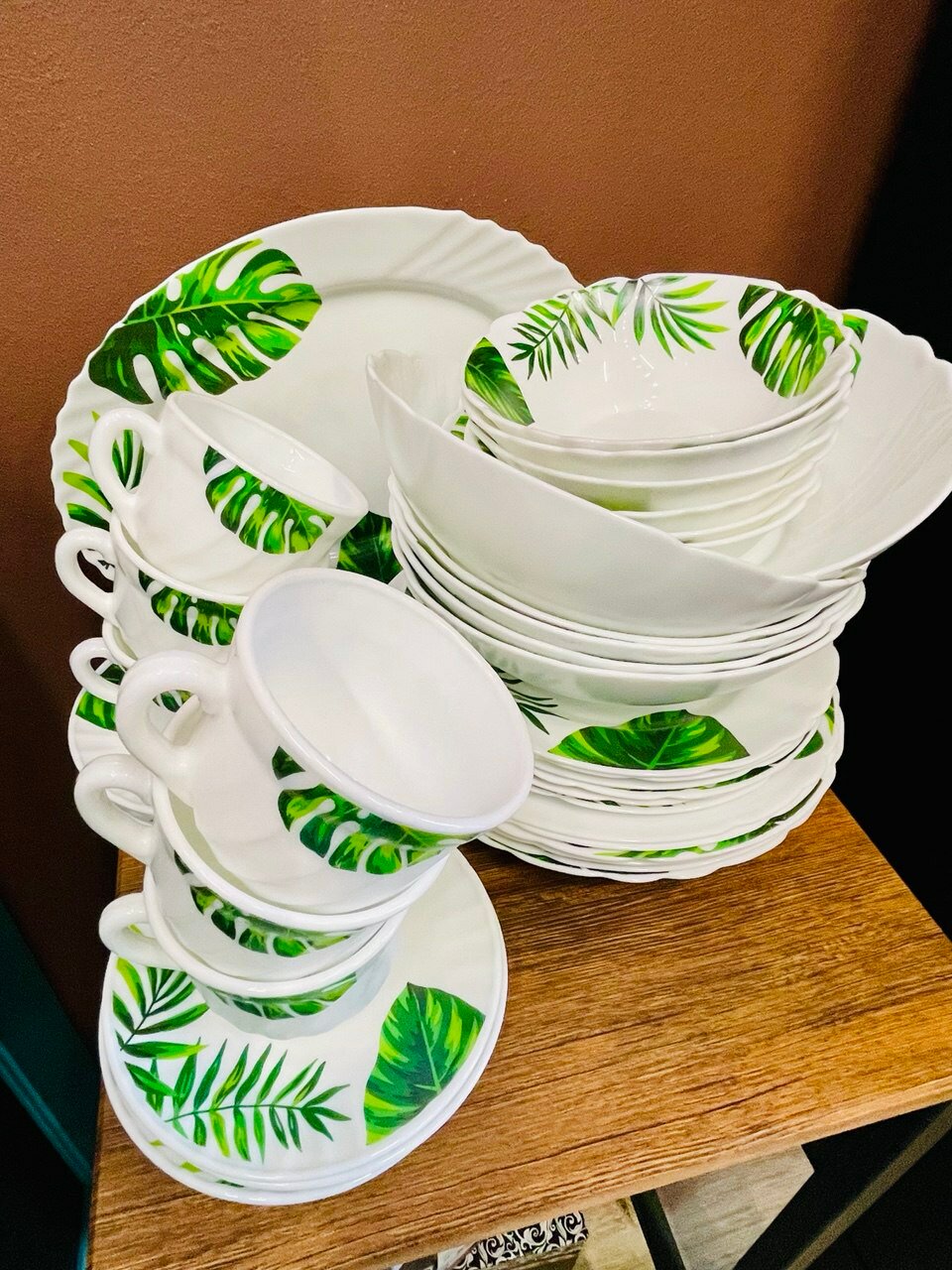 Сервиз столовый "Лист папоротника", круглый, белый с рисунком