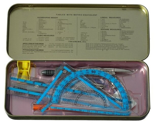 фото Готовальня 9 предметов: 2 циркуля 120 мм, угольник 60х30х90 мм, угольник 45х45х90 мм, линейка 15 см, транспортир, ластик, точилка, в металлическом пенале