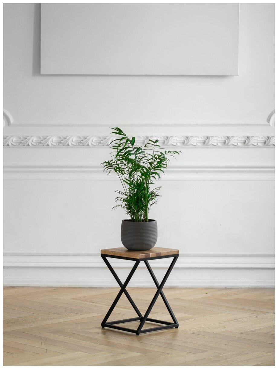 Подставка черная для цветов и декора напольная металлическая 40 см