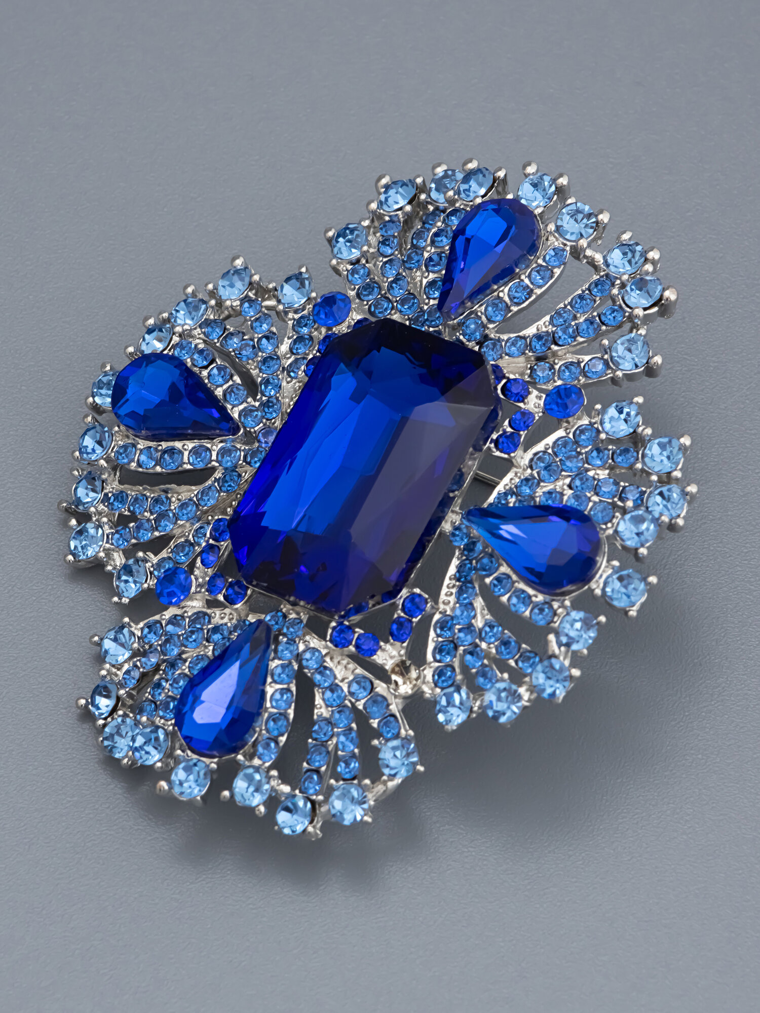 Брошь ЖемАрт, кристалл, 1 шт., синий, серебряный — фото 1