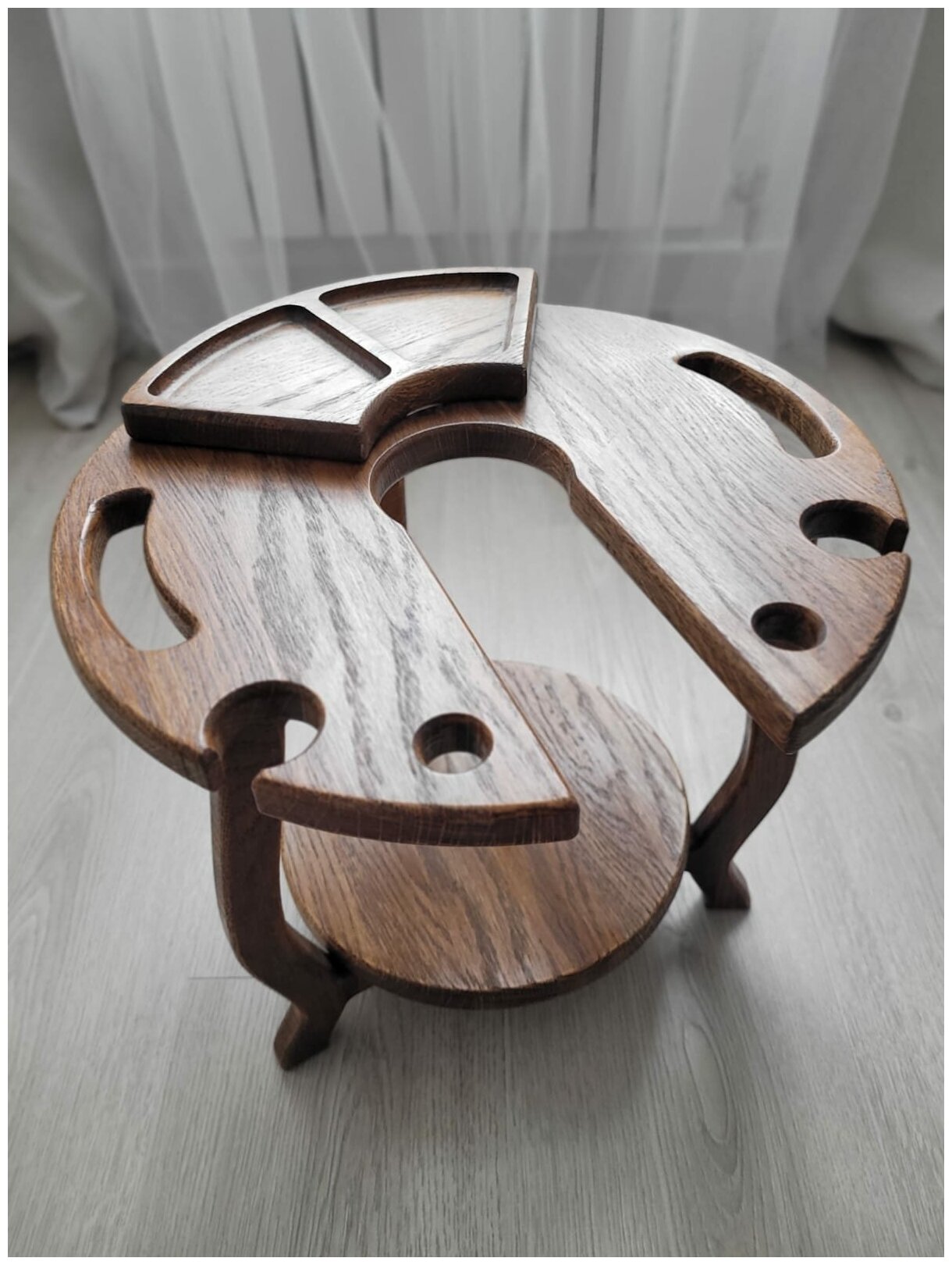 Винный столик из дерева - дуба со съемной менажницей