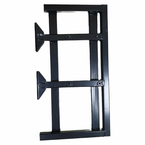 Кронштейн металлический правой подножки водителя 4239₽