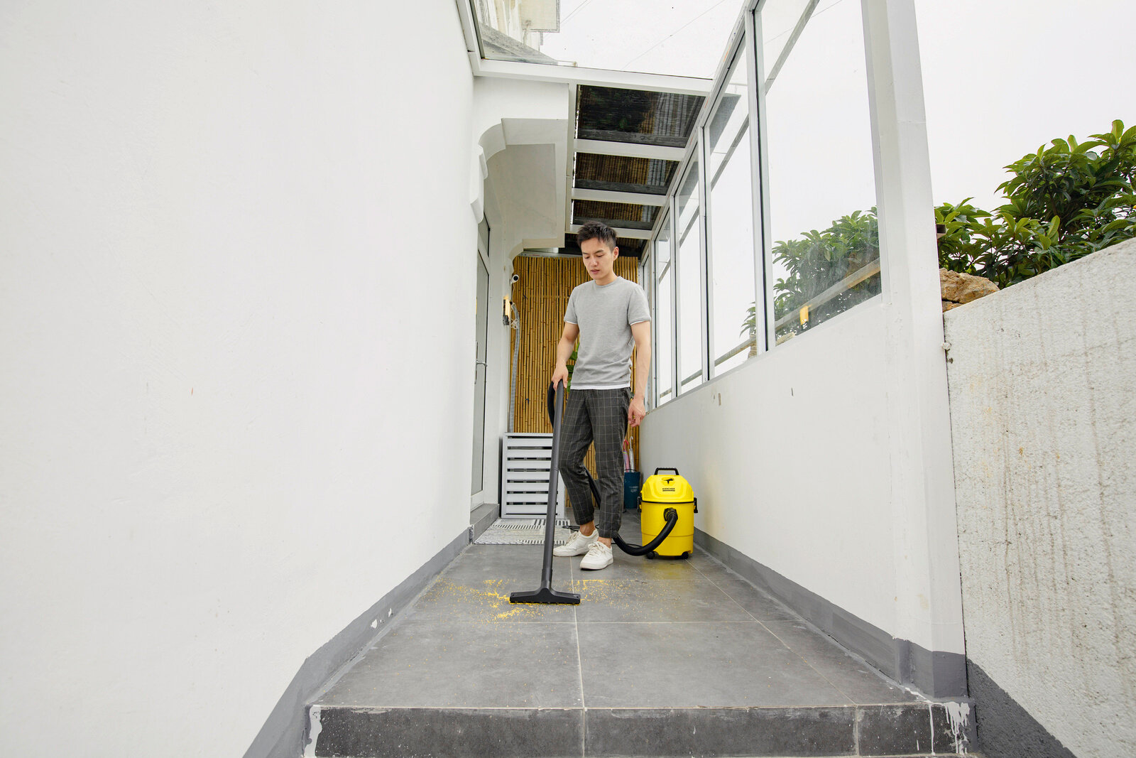 Хозяйственный пылесос Karcher WD 1 Classic (1.098-322.0) для сбора сухого и влажного мусора с функцией выдувания — фото 1