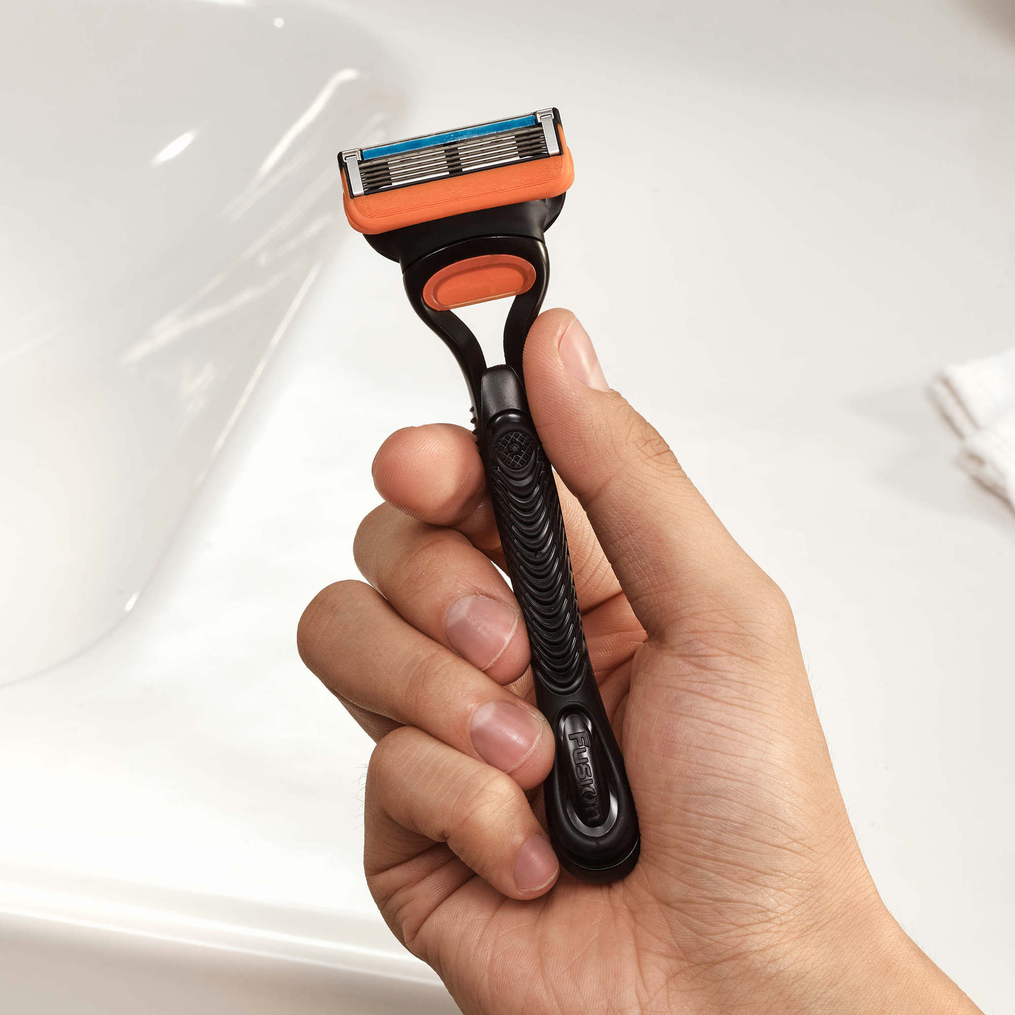 Gillette Fusion5 Мужская Бритва , 2 кассеты, с 5 лезвиями, с уменьшающими трение лезвиями, с точным триммером — фото 1