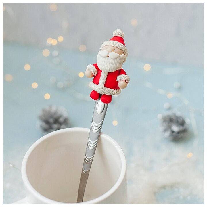 Ложка для декора полимерной глиной «Дед Мороз с подарком»