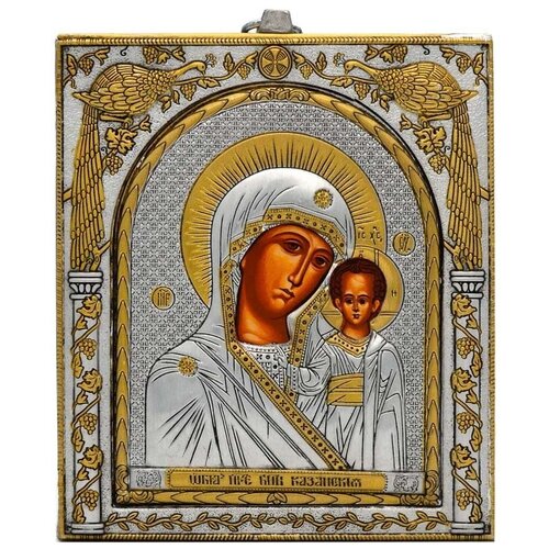 Казанская икона Богородицы в серебряном окладе в античной ризе.
