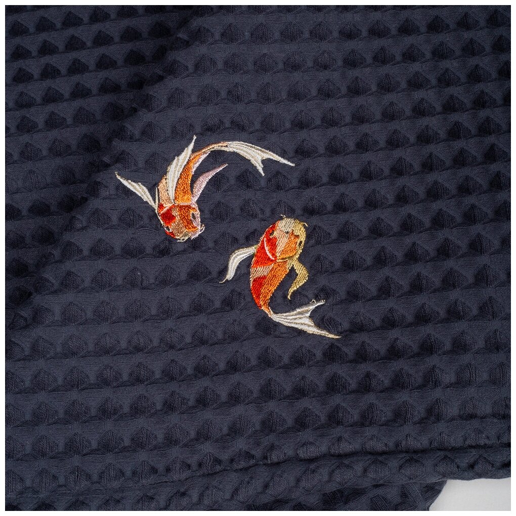 Полотенце вафельное с вышивкой Bellehome Sea Gold Fish, банное 70х140 см - фотография № 5
