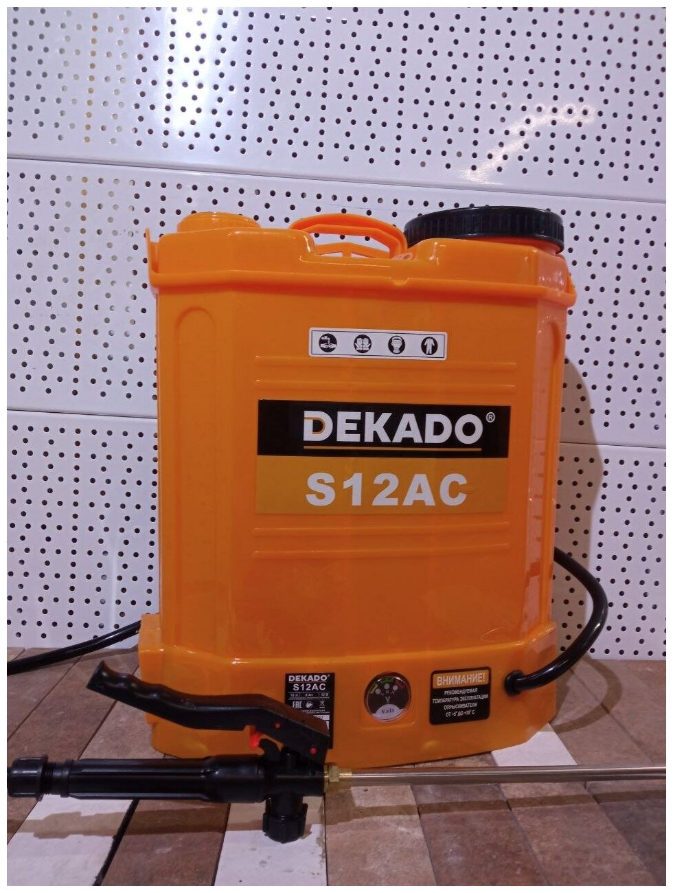Опрыскиватель аккумуляторный DEKADO S12AC - фотография № 8