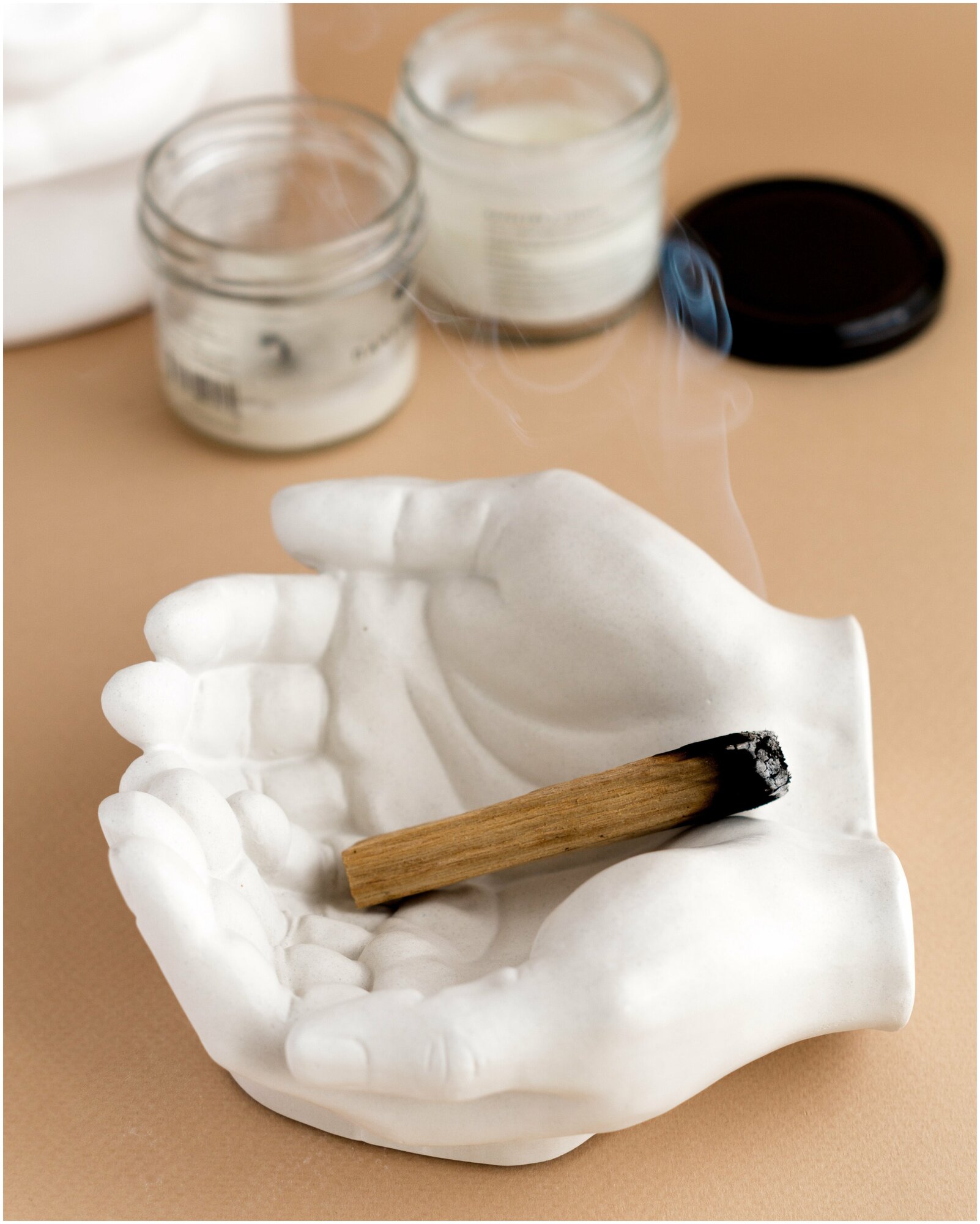 Подставка органайзер ладони, руки из гипса, белая статуэтка - фотография № 1