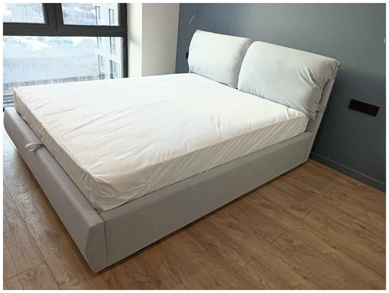 Кровать двуспальная с мягкими подушками в изголовье на липучках с подъемным механизмом и ящиком для белья MyCloud модель Ибица 120x200