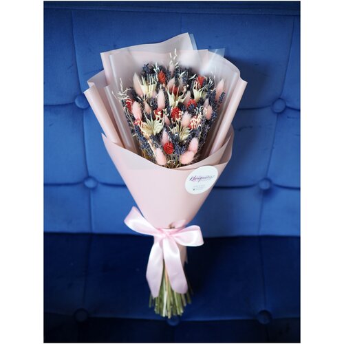 Розовый букет сухоцветов с лавандой и нигеллой