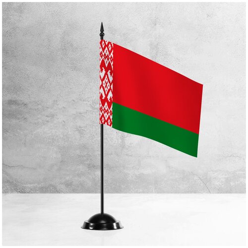 Настольный флаг Белоруссии на пластиковой черной подставке