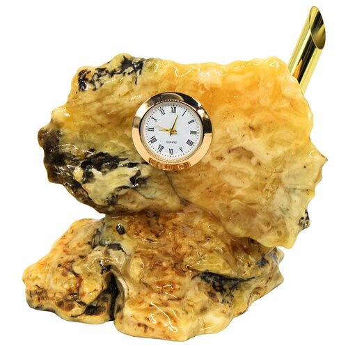 «Часы на камне» из балтийского янтаря