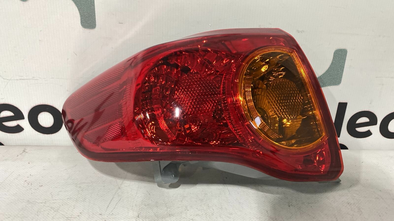 Фонарь задний левый наружний Toyota Corolla E150 06-10