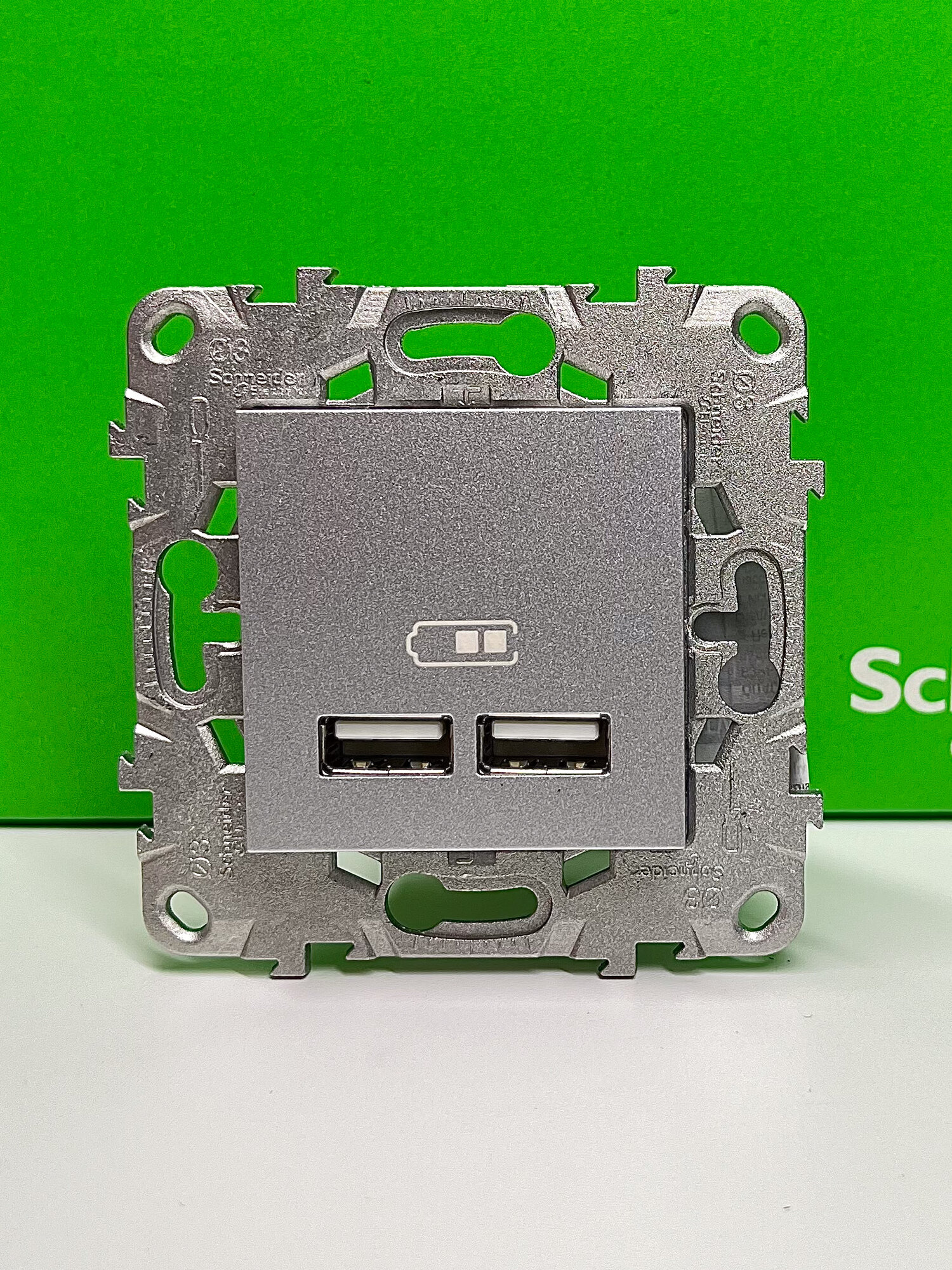 Schneider Electric USB розетка Unica NEW двойная, алюминий NU541830