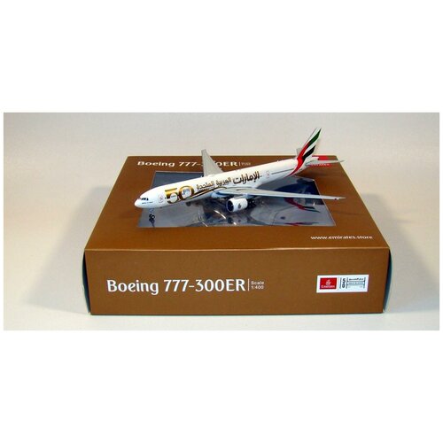 Модель самолёта Boeing 777-300ER 