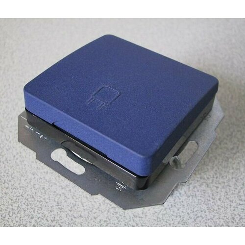 Kopp Milano Синий Розетка с сз с крышкой 268₽