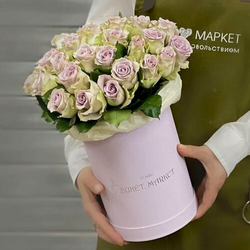 Изображение товара Монобукет Букет Маркет, из Кенийских Роз, в Шляпной Коробке, Сиреневый, 19 Роз