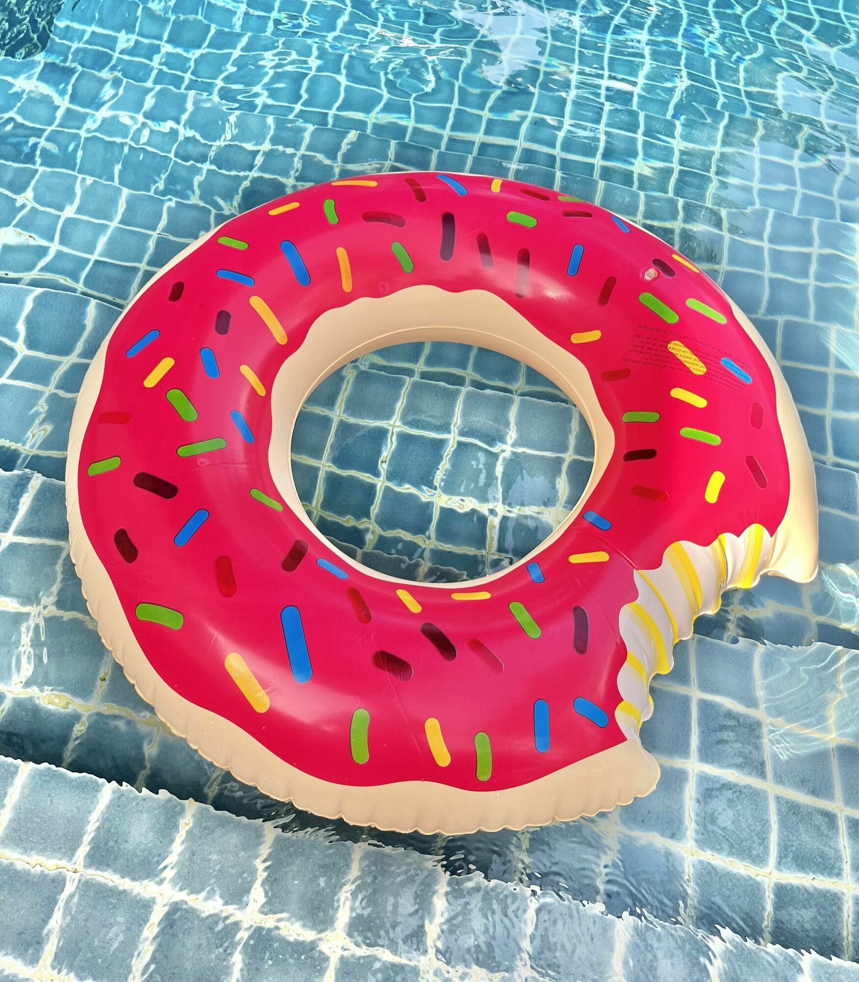 Надувной круг для плавания 100 см пончик розовый/клубничный (Strawberry Donut)