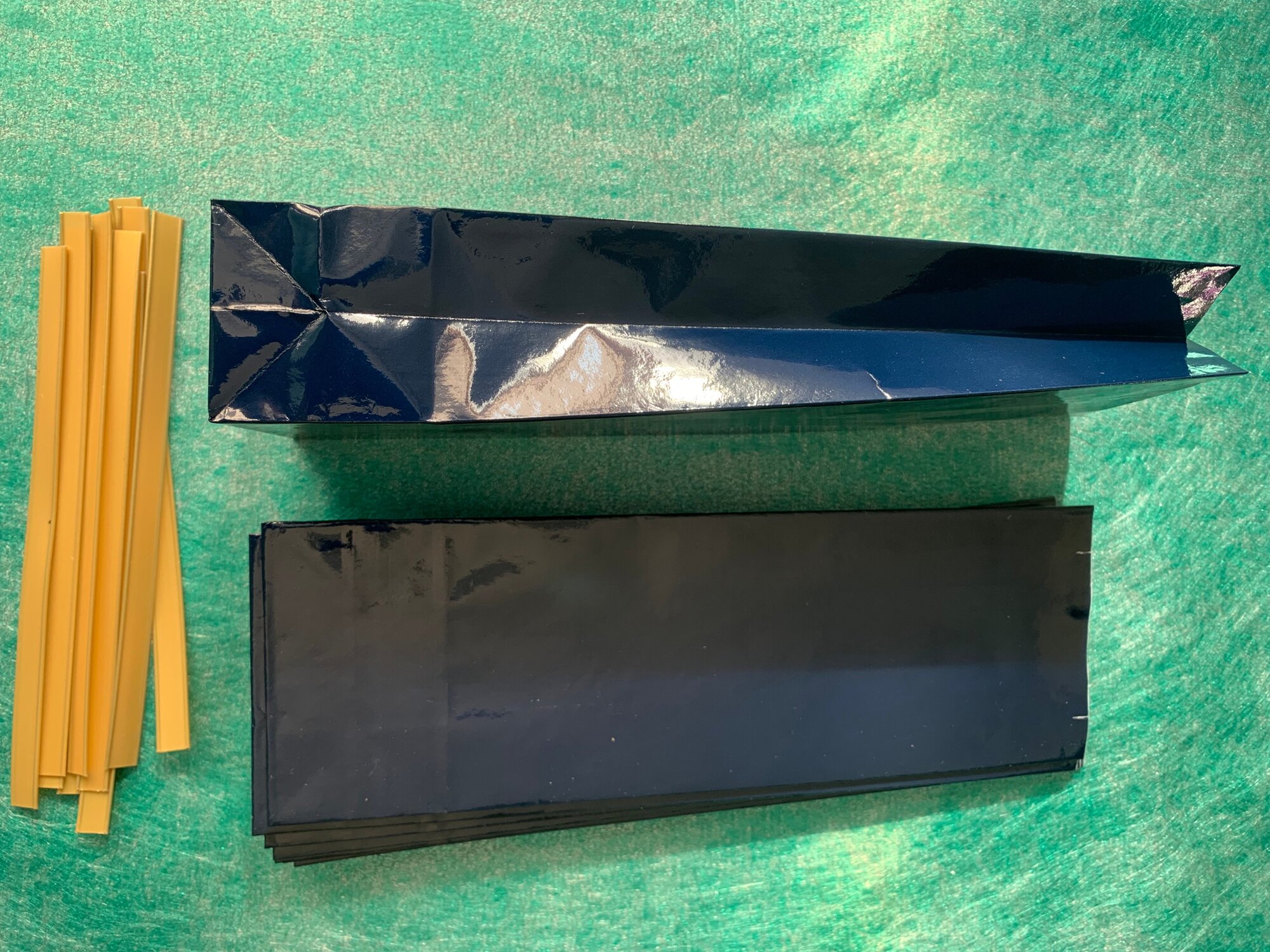 Пакет бумажный фасовочный с клипсами, глянцевый, синий, 7х4х19 см, 50 штук - фотография № 3