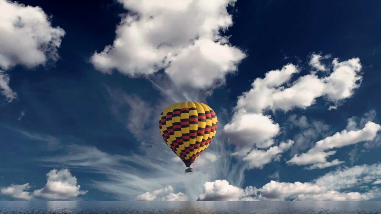 Картина на холсте 60x110 Альянс Лес "Hot air balloon clouds reflection" на подрамнике / интерьер/ декор