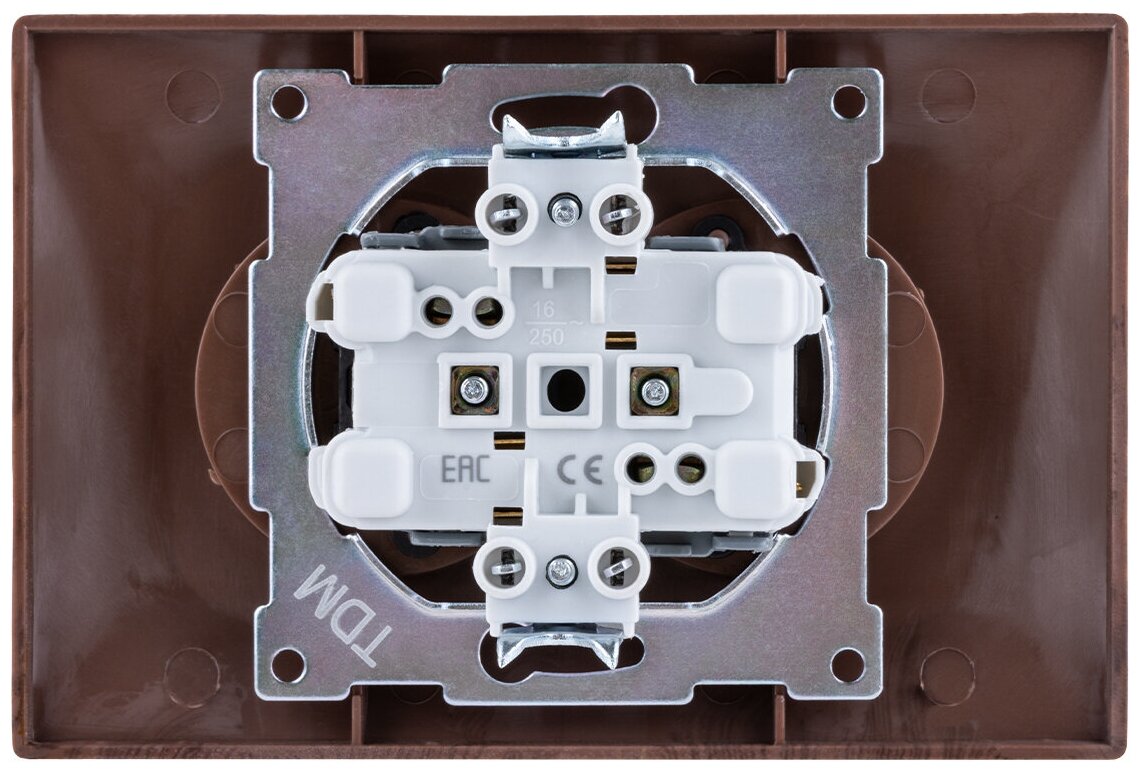 Розетка двойная 2П 10А 250В с защ. шт. венге "Лама" TDM - фотография № 5